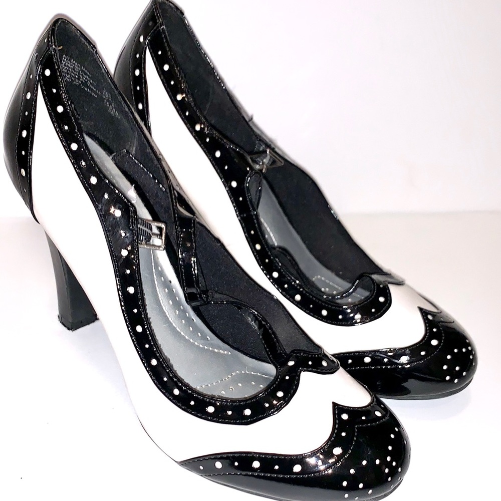Black and White Oxford Heel